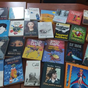 O carte nouă în biblioteca școlară