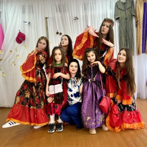 Activitate artistică: Vin țiganii