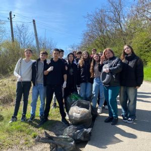 Elevii clasei a VIII-a în acțiune pentru natură!
