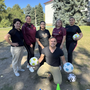 📢 Cadrele didactice de la comisia metodică învățământ preșcolar și primar, alături de profesorul de educație fizică, au participat la instruirea „Fotbal în școli”. ⚽