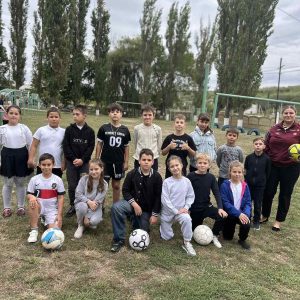 Meci de fotbal între elevii claselor primare